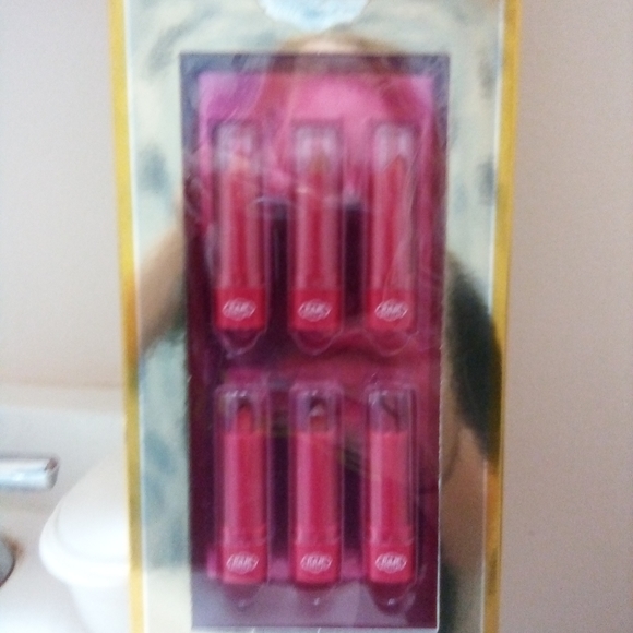 Everlasting Color Lipstick - Picture 2 of 2